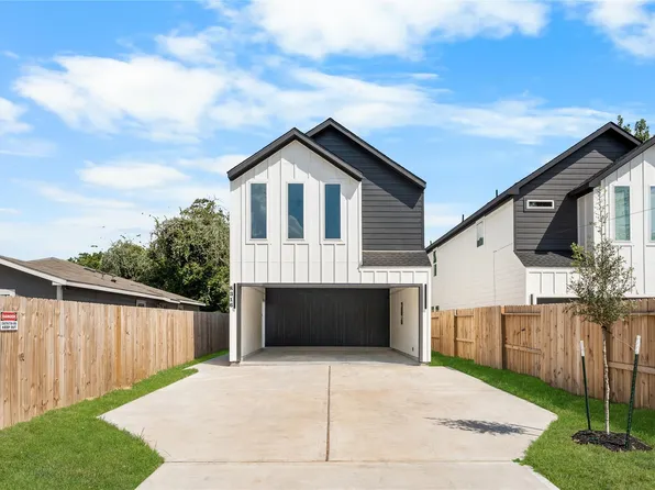 8316 Prairie View Dr, Houston, TX 77088