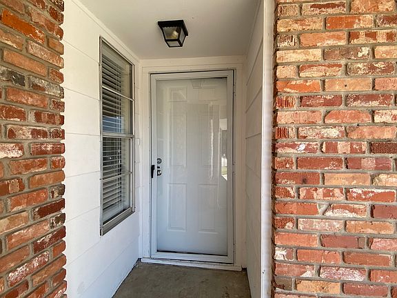 3rd image of 5709 NW Briarwood Dr