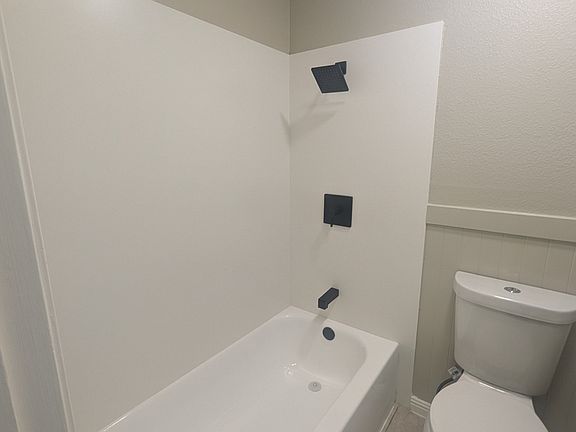 3rd image of 1380 E Oak Ave Unit B