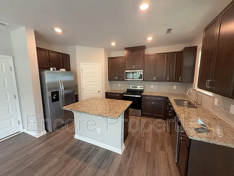 7704 Chestnut Creek Ct — Photo 2