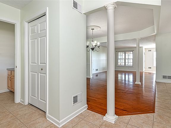 4th image of 101 Walker Ln