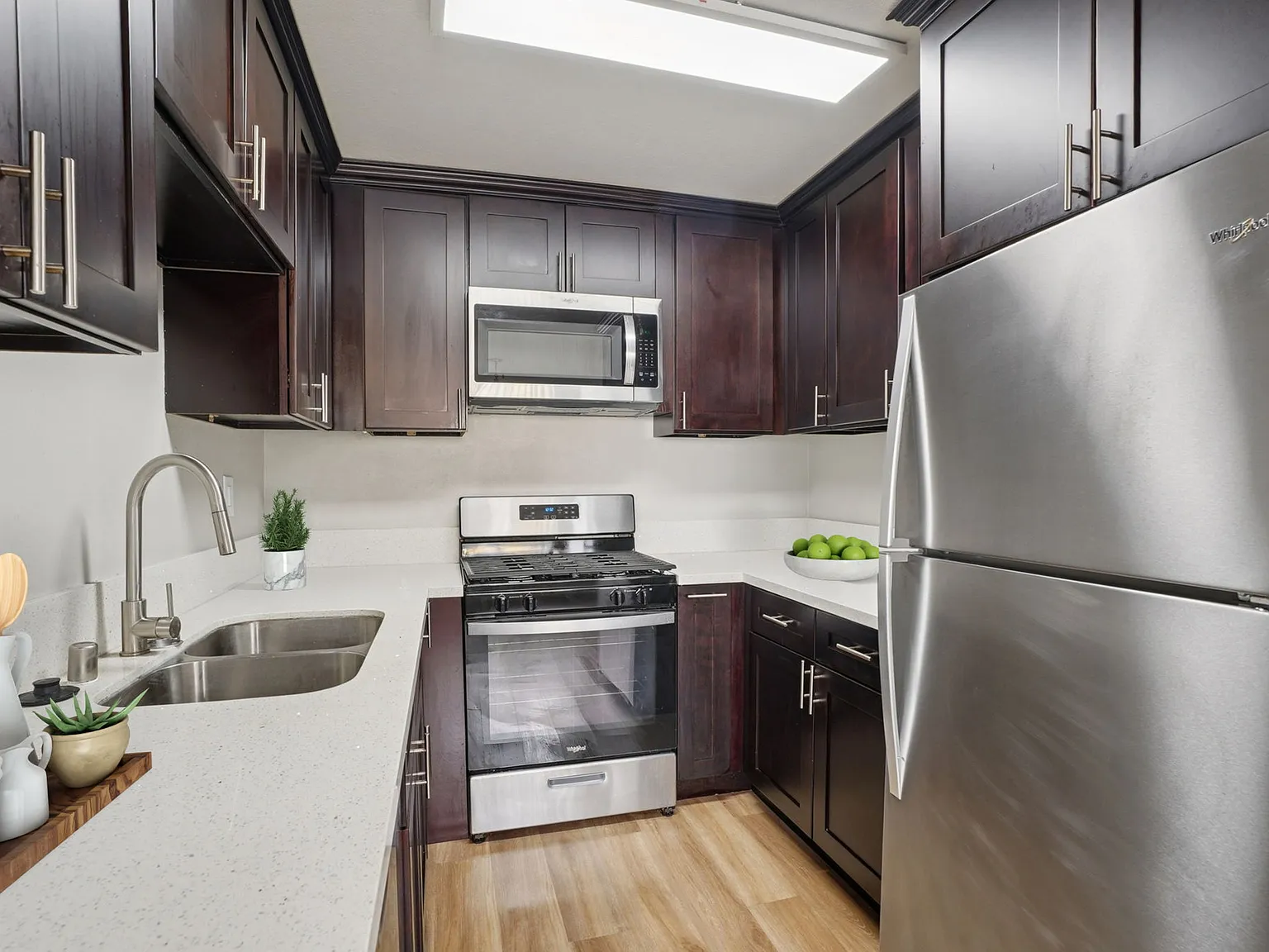 Chadron Apts — Photo 2