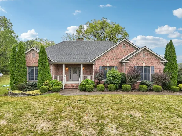 2210 Skyhill Rd, Edinburg, PA 16116