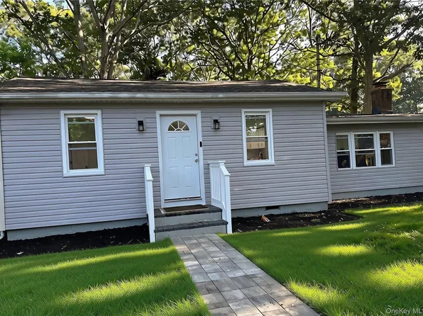 10 Barclay Road, Mastic Beach, NY 11951