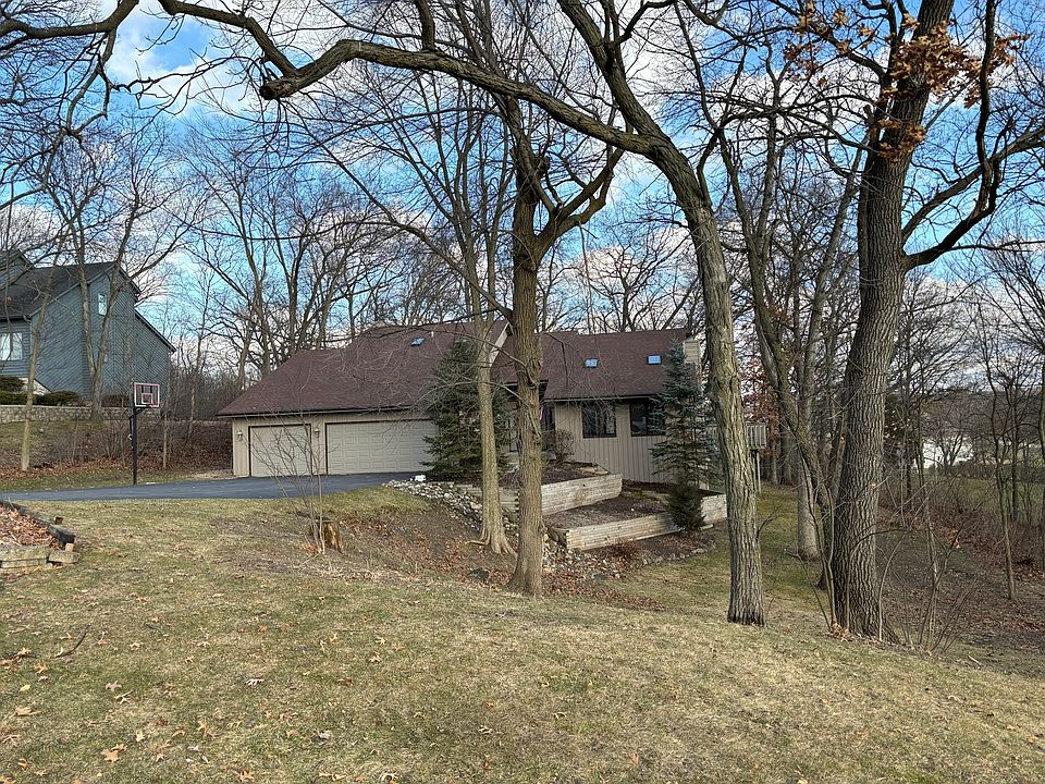 12763 Shawnee Crst, Roscoe, IL 61073 Zillow