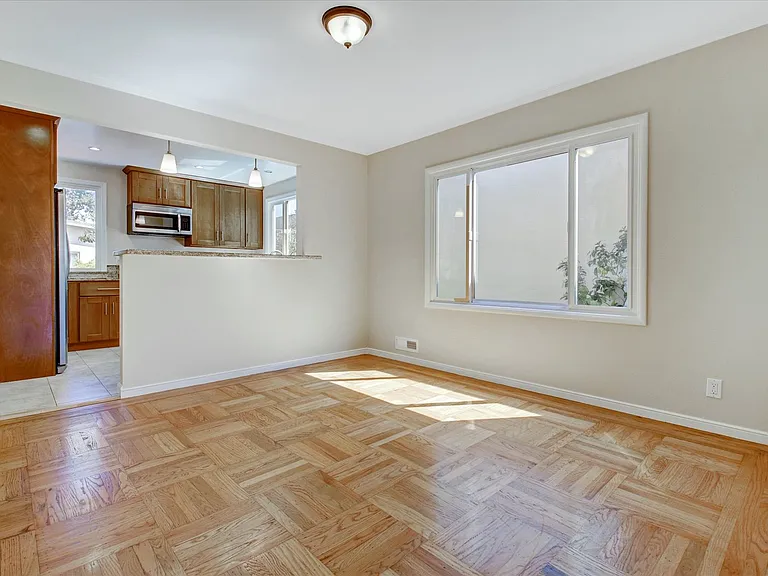 14 Castlemont Ave — Photo 5