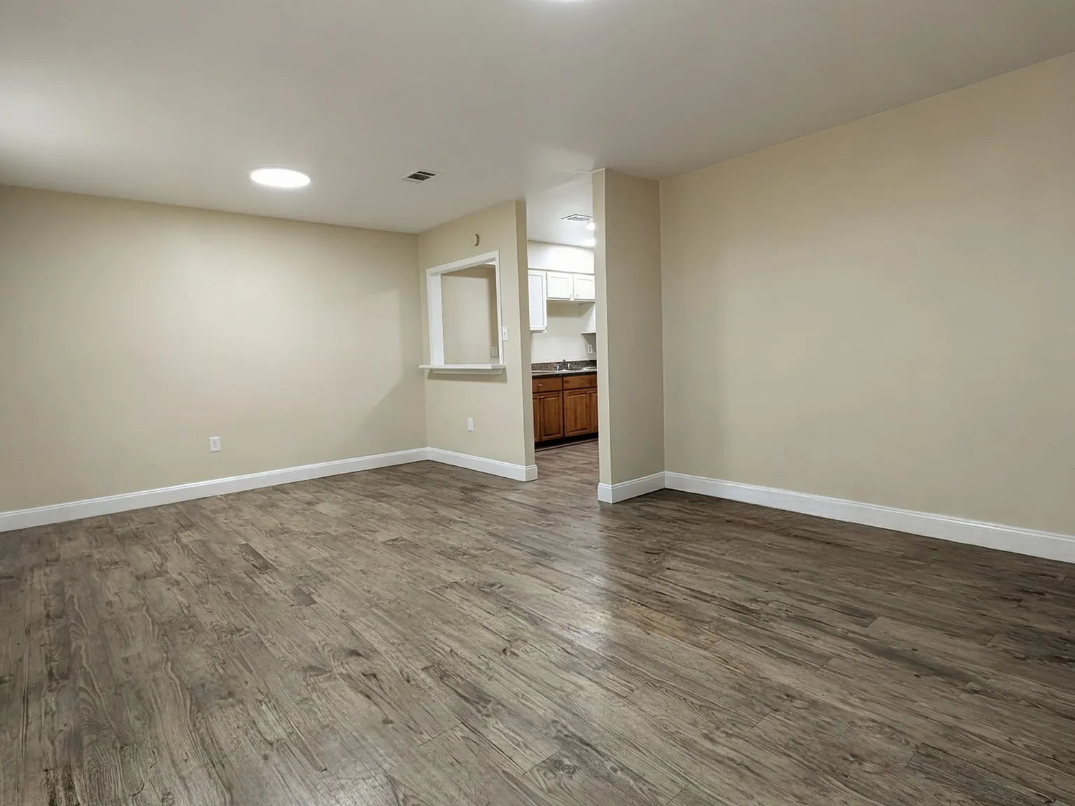 3 bed, 1350 sqft, $1,500 — Photo 2