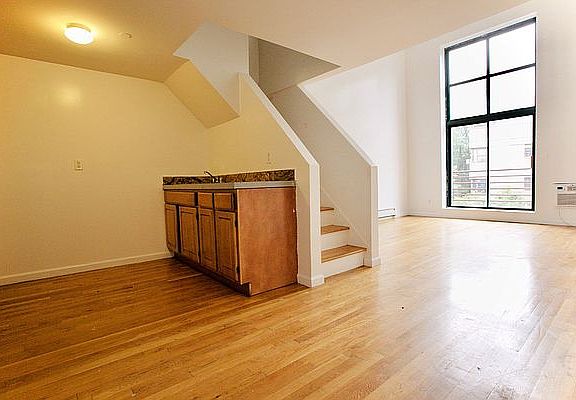4th image of 176 Scholes St APT 3B