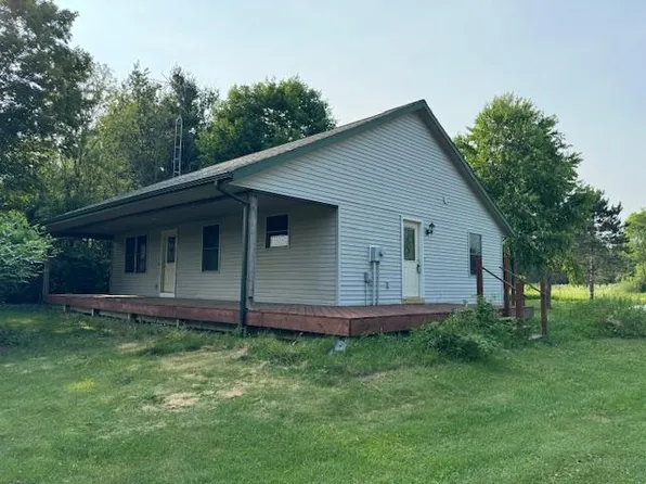 5715 W 72nd St, Fremont, MI 49412