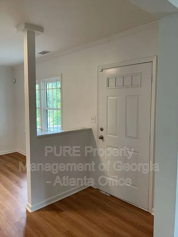 3 bed, 1.0 bath, 1040 sqft, $1,525 — Photo 2