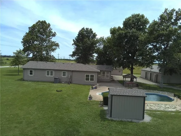 38210 Osawatomie Rd, Osawatomie, KS 66064