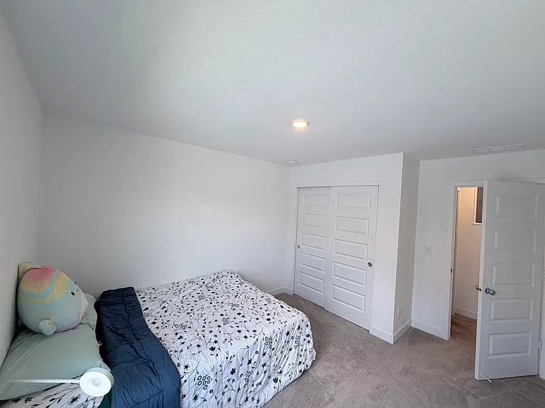 2137 Egbert Rd — Photo 23