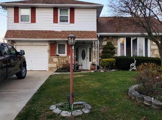 1127 Hower Ln, Philadelphia, PA