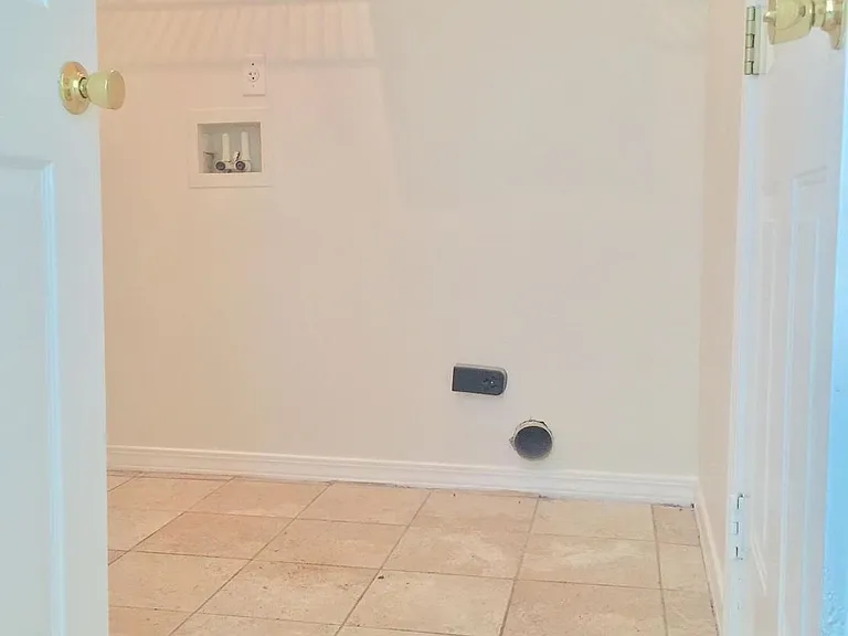 4266 Lancaster Dr — Photo 8