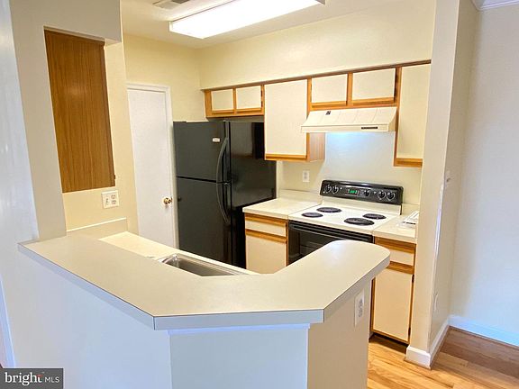 5th image of 6905A Victoria Dr #6905-A