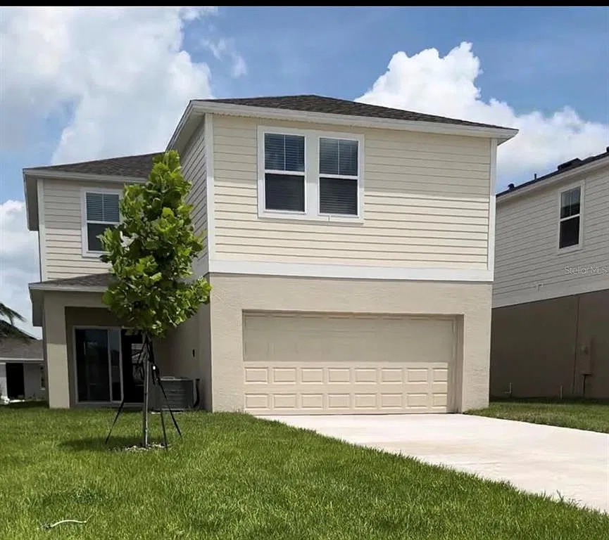 4 bed, 2.5 bath, 2301 sqft, $2,100 — Photo 2