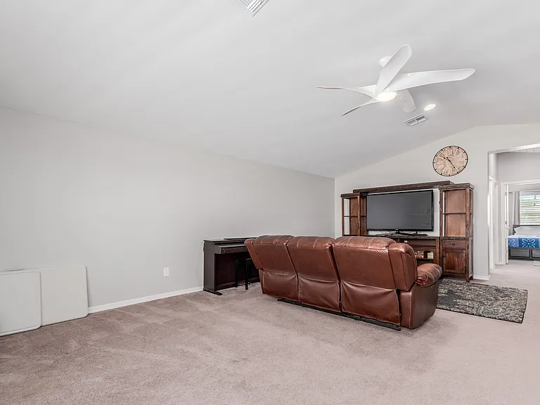 1140 W Whistling Thorn Ave — Photo 13