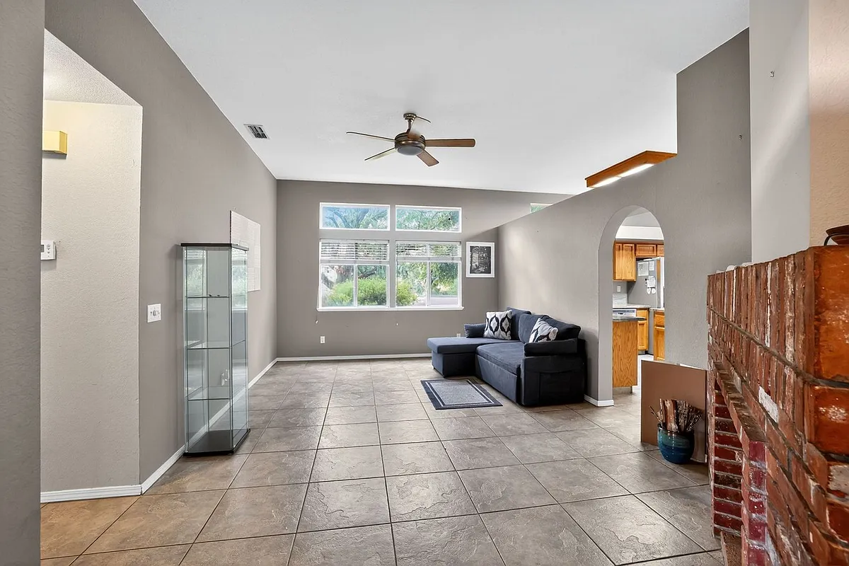 Building Photo - 680 Canyon Creek Way