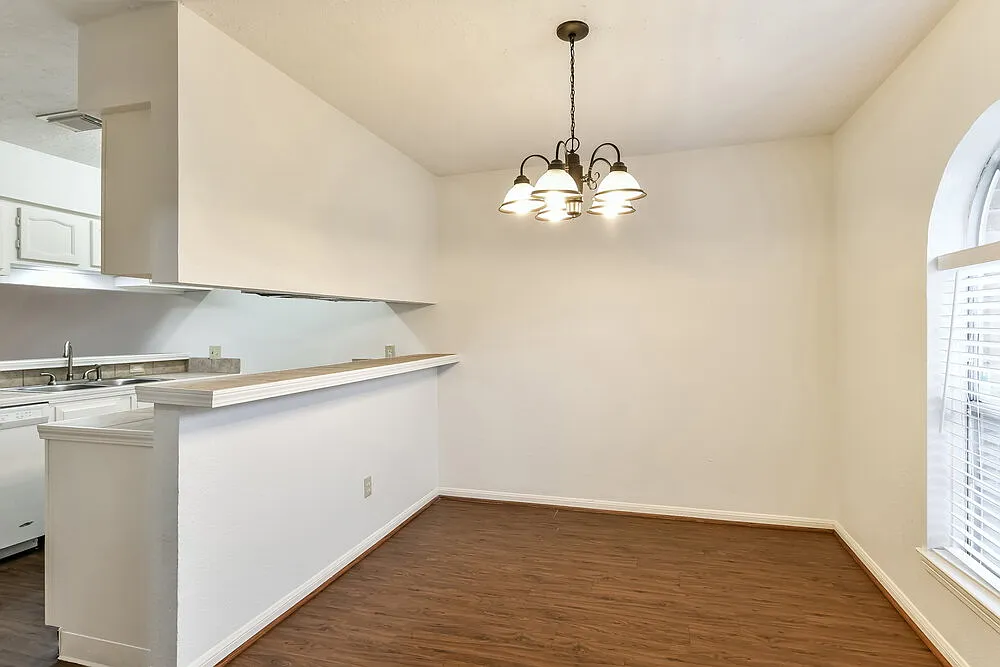 3 bed, 2.0 bath, 1292 sqft, $1,655 — Photo 4