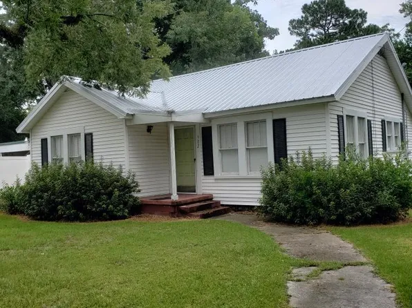 302 College Ave N, Douglas, GA 31533