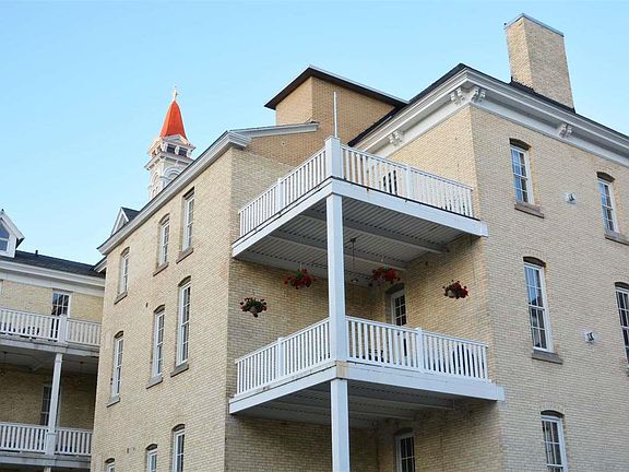 2nd image of 800-219 Cottageview Dr