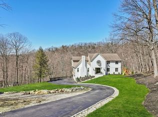 172 Miller Rd, Kinnelon Boro, NJ 07405