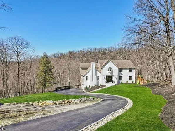 172 Miller Rd, Kinnelon Boro, NJ 07405