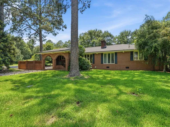 90 S Collins St, Reynolds, GA 31076