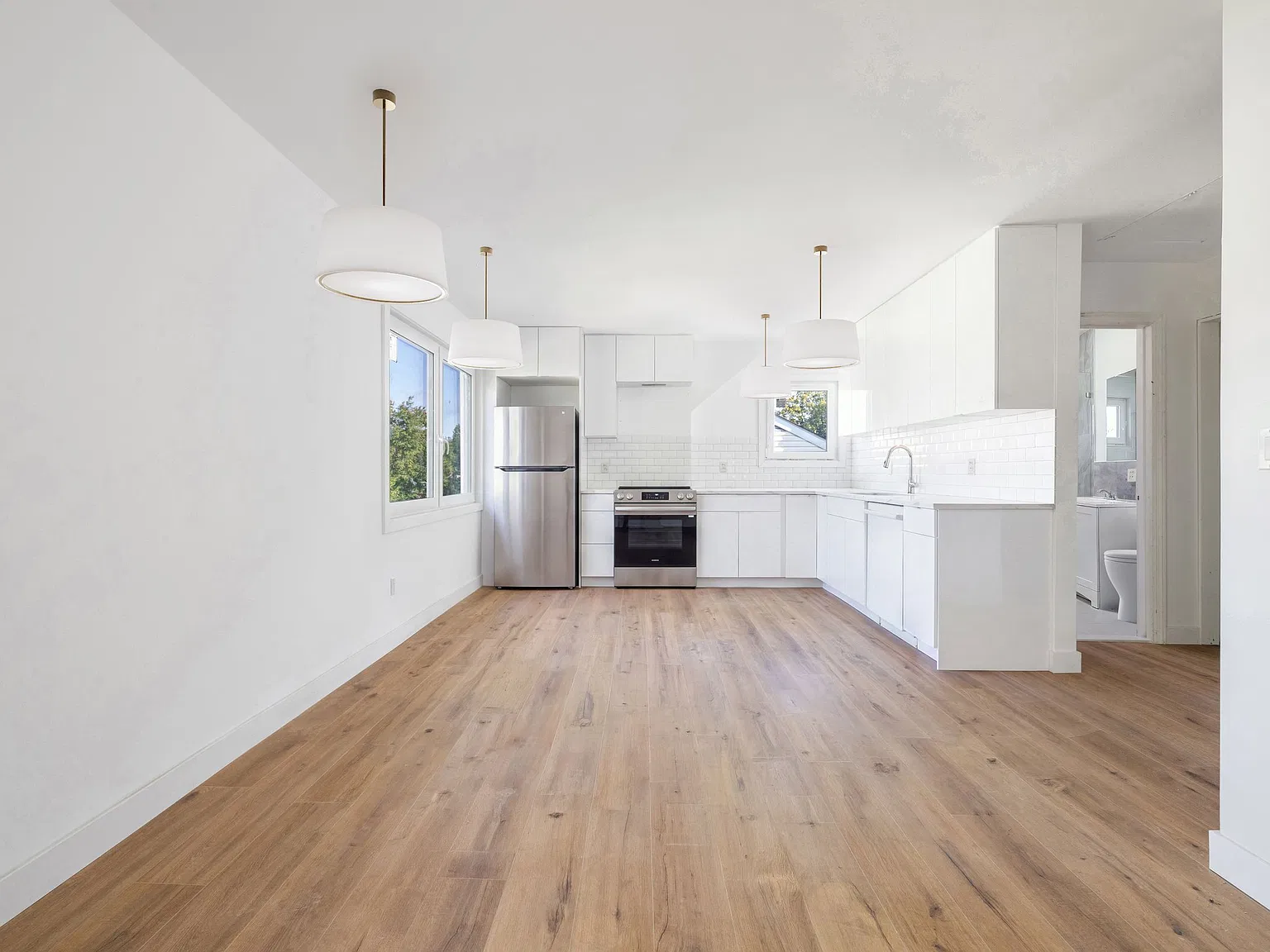 2 bed, 950 sqft, $3,200 — Photo 2