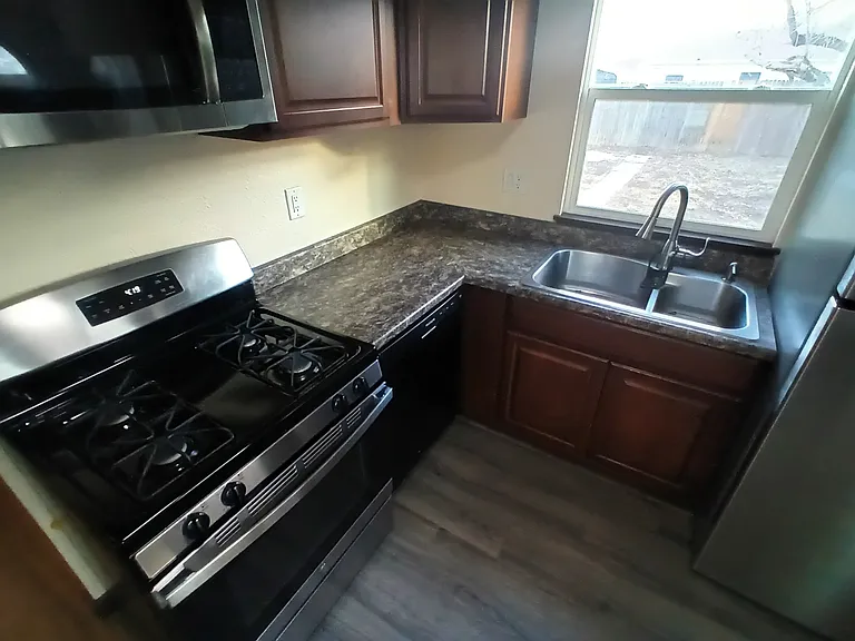 1211 Florence Ave — Photo 6