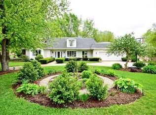 22W735 Poplar Rd, Glen Ellyn, IL 60137