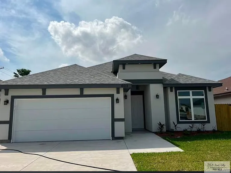 6011 Grapevine Loop — Photo 1