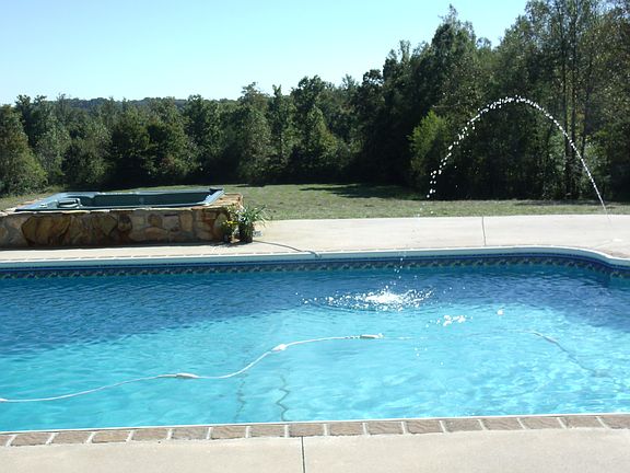 Hot Tub/ Fountains on pool