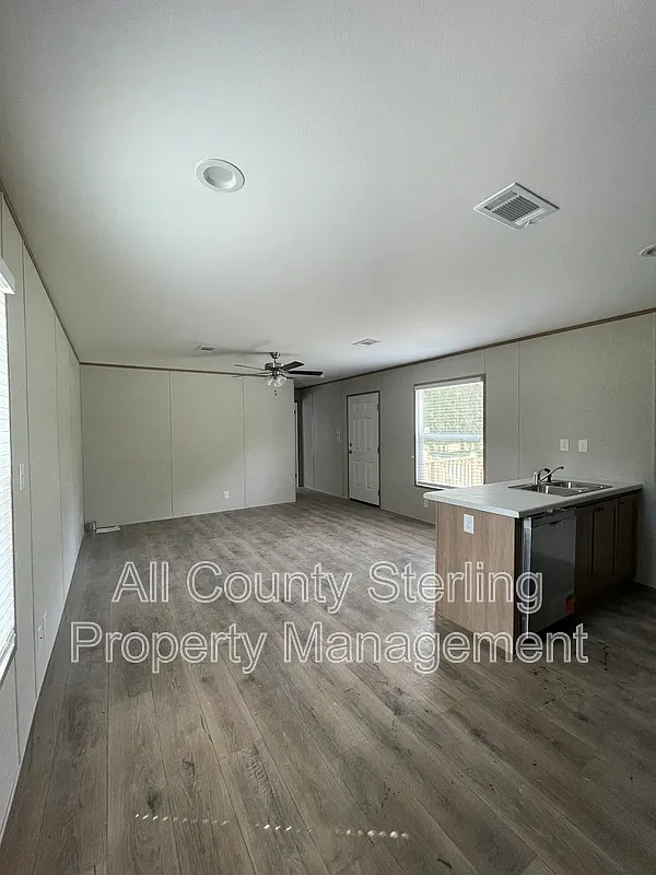 2 bed, 2.0 bath, 910 sqft, $1,395 — Photo 4