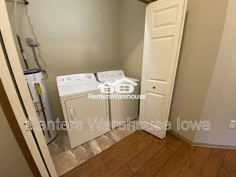 Building Photo - 2000 Meadow Ct #402