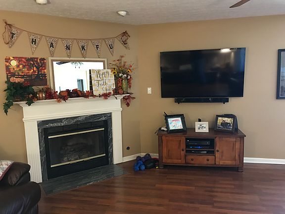 Gas log fireplace