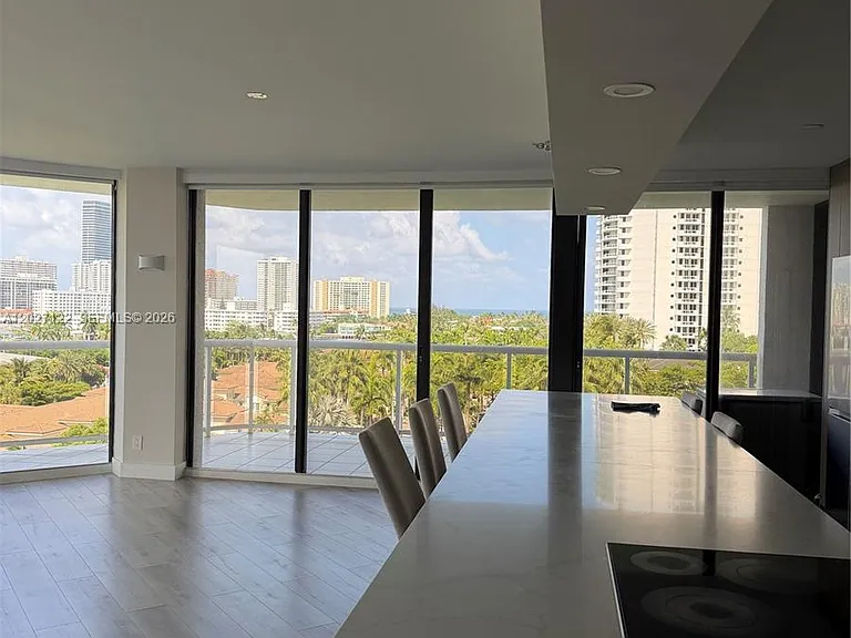 3640 Yacht Club Dr #805 — Photo 2