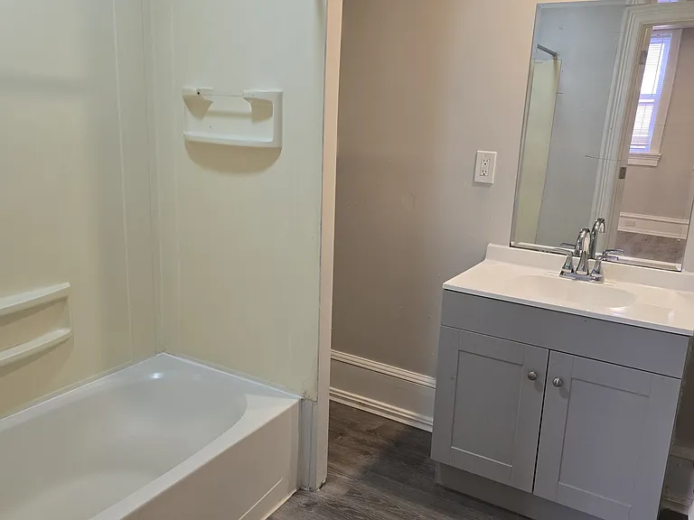49 N West End Ave #5 — Photo 16