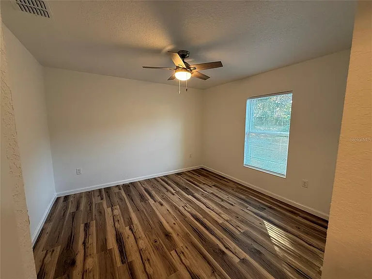 919 Spruce St — Photo 13