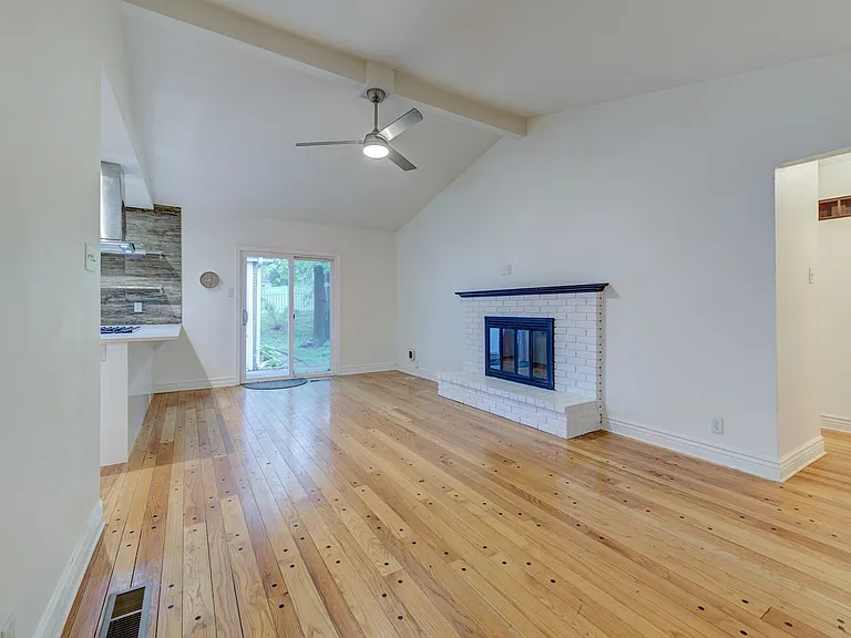 10602 Tioga Ct — Photo 5