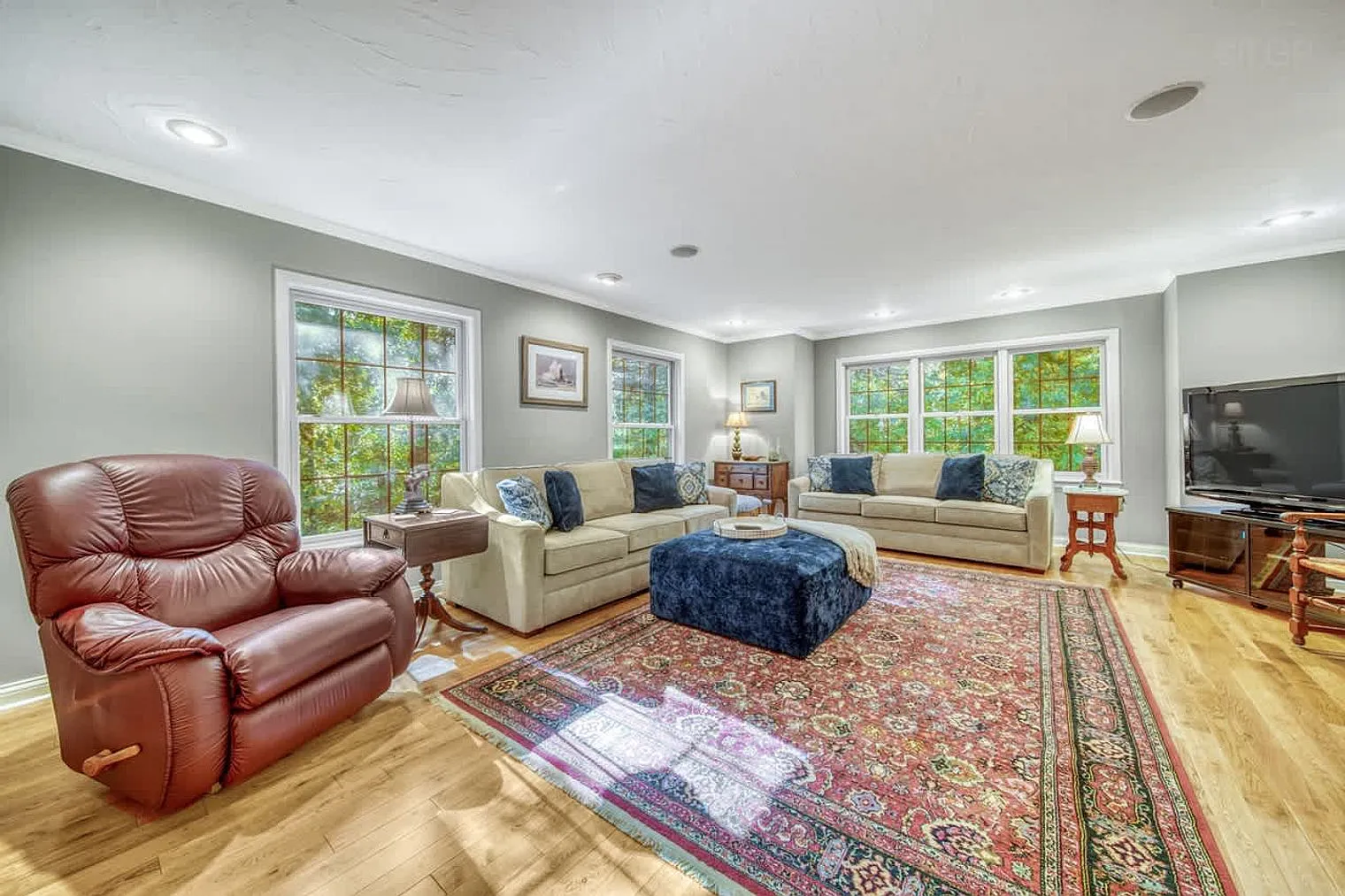 6 bed, 4.0 bath, 4596 sqft, $7,960 — Photo 4