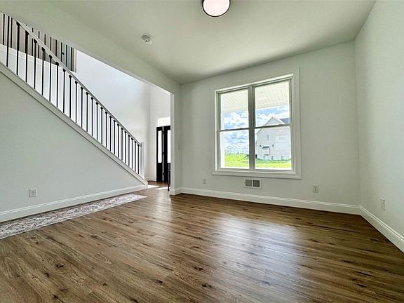 5th image of 22 Keller Dr