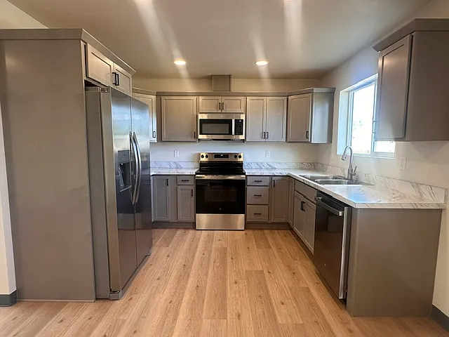 3 bed, 1120 sqft, $1,800 — Photo 4