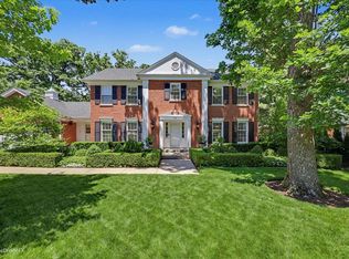 39 Cambridge Dr, Oak Brook, IL 60523