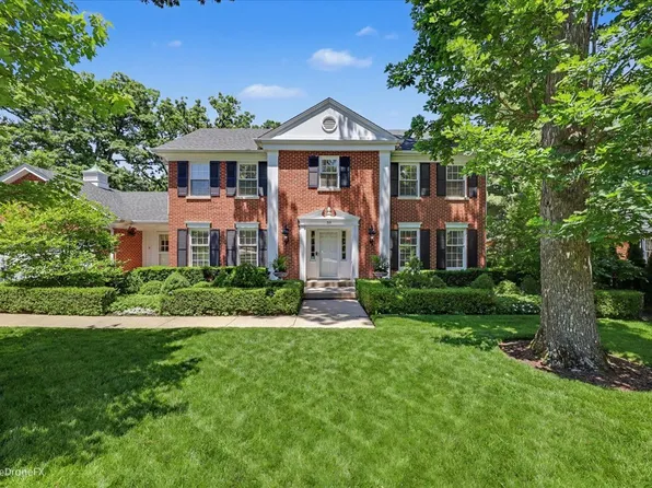 39 Cambridge Dr, Oak Brook, IL 60523
