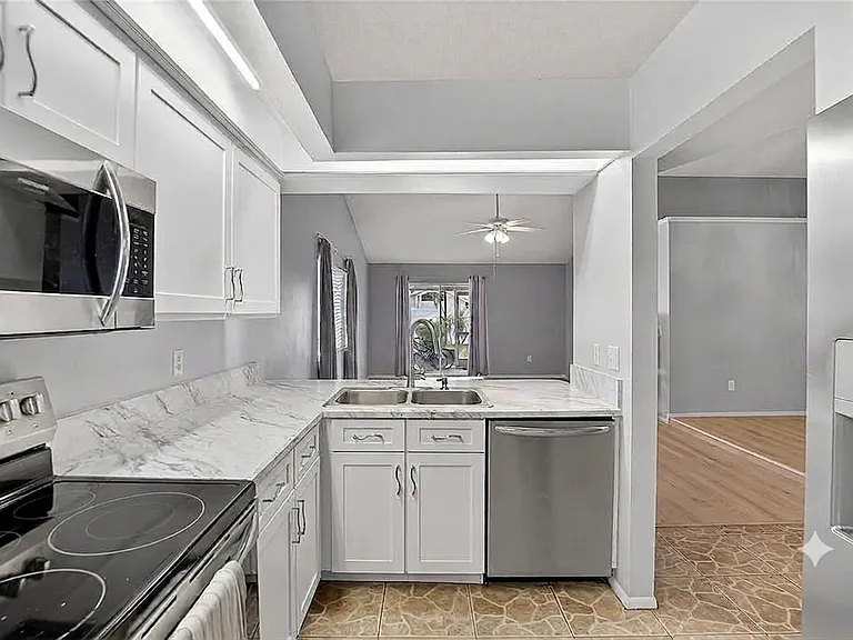 11005 Kenbrook Dr — Photo 3
