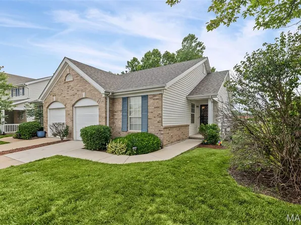 73 Jost Villa Dr, Florissant, MO 63034