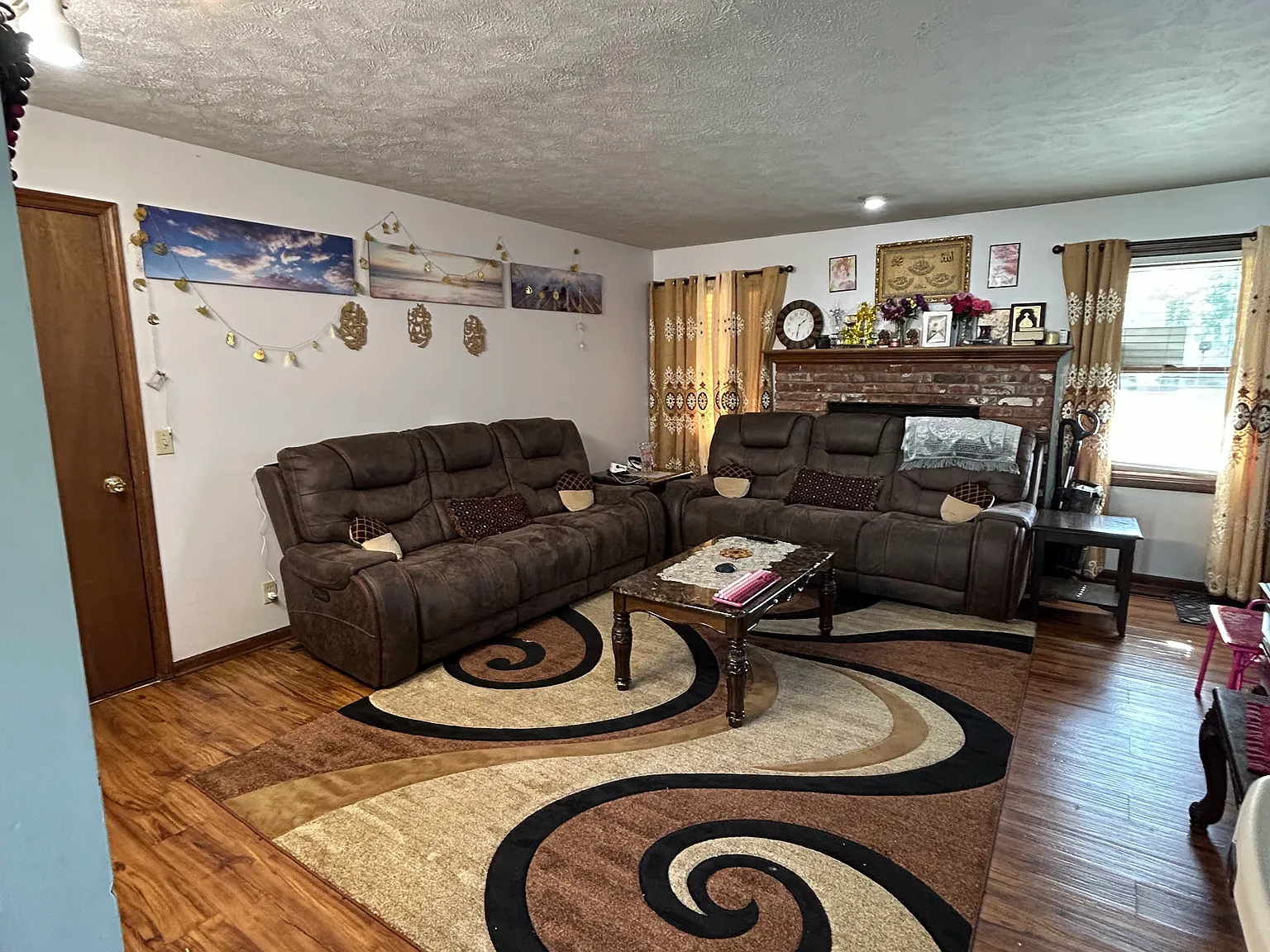 4 bed, 1800 sqft, $2,000 — Photo 2