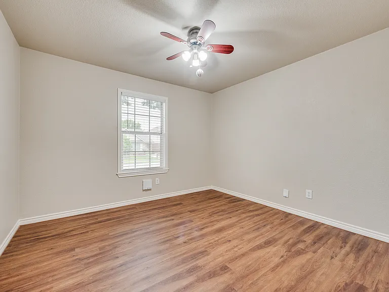 9005 Stewart St — Photo 15