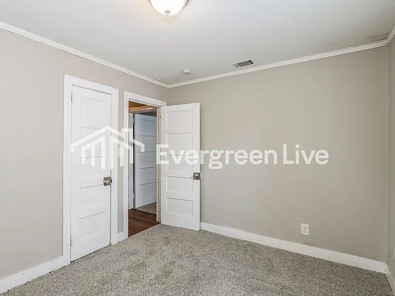 1802 Hampton Ave — Photo 13